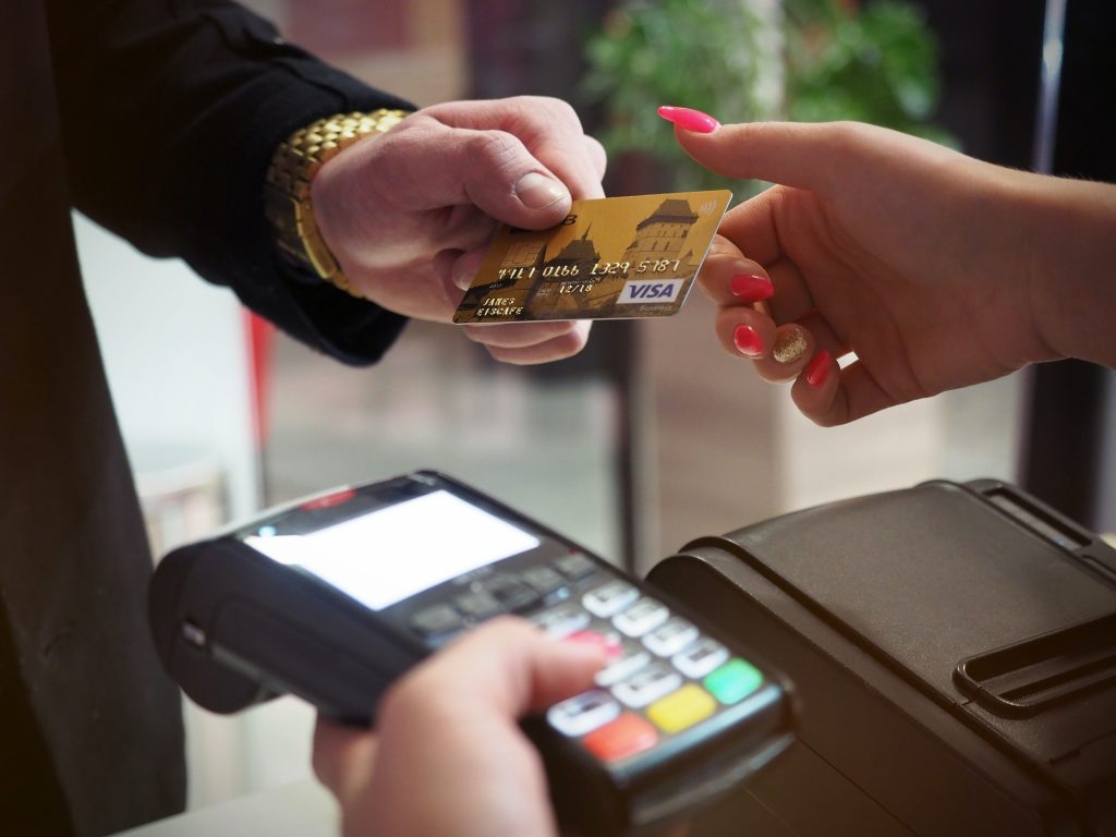 A la hora de elegir tu tarjeta de crédito por primera vez, ten en cuenta tus hábitos de consumo