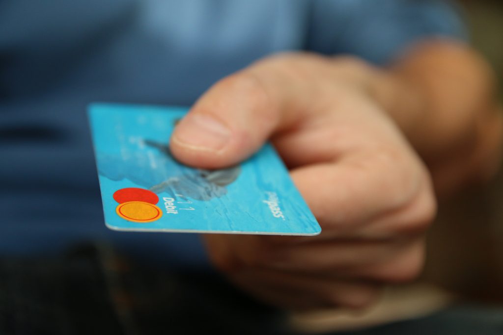 Puedes tener una tarjeta de crédito virtual con CVV dinámico para tus compras